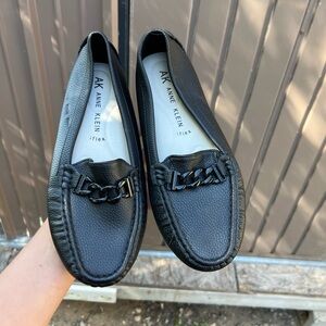 Anne Klien Black Flex Leather Loafers With Black Chain Size 10